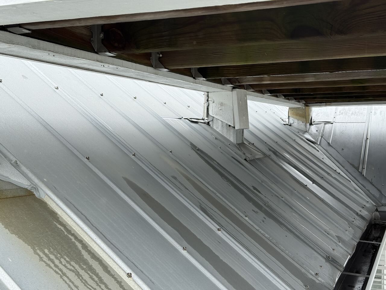 Metal roof repair in Bradenton and Sarasota by Roofing Logik